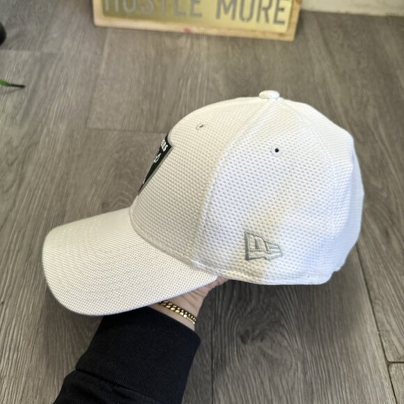 Oakland Raiders Hat Cap Small Medium Stretch White New Era Fit 39THIRTY - Picture 2 of 7
